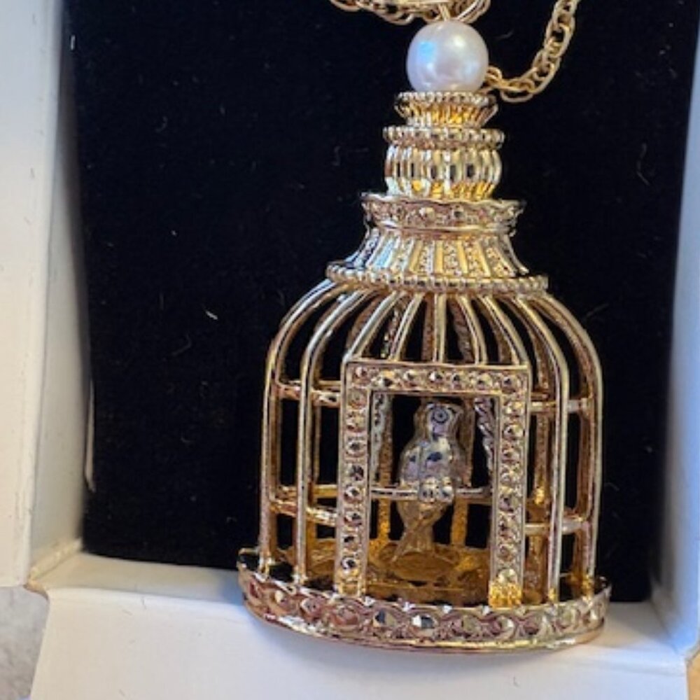 New Old Stock '96 AVON Plume Pendant Necklace Bird Cage 33” Gold Tone Rope Chain